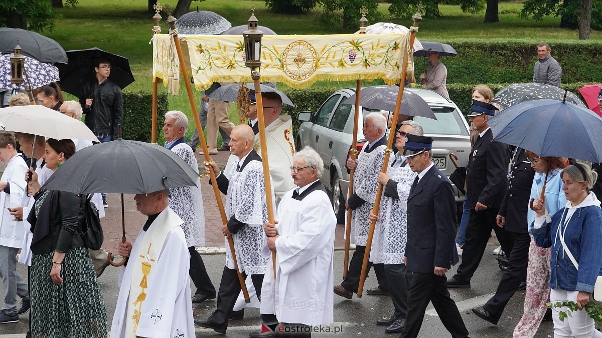 Procesja Bożego Ciała w kościele farnym [04.06.2026] - zdjęcie #45 - eOstroleka.pl