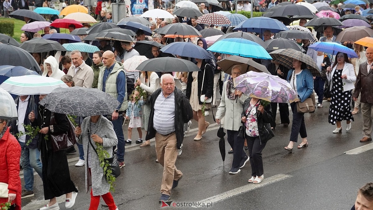 Procesja Bożego Ciała w kościele farnym [04.06.2026] - zdjęcie #33 - eOstroleka.pl