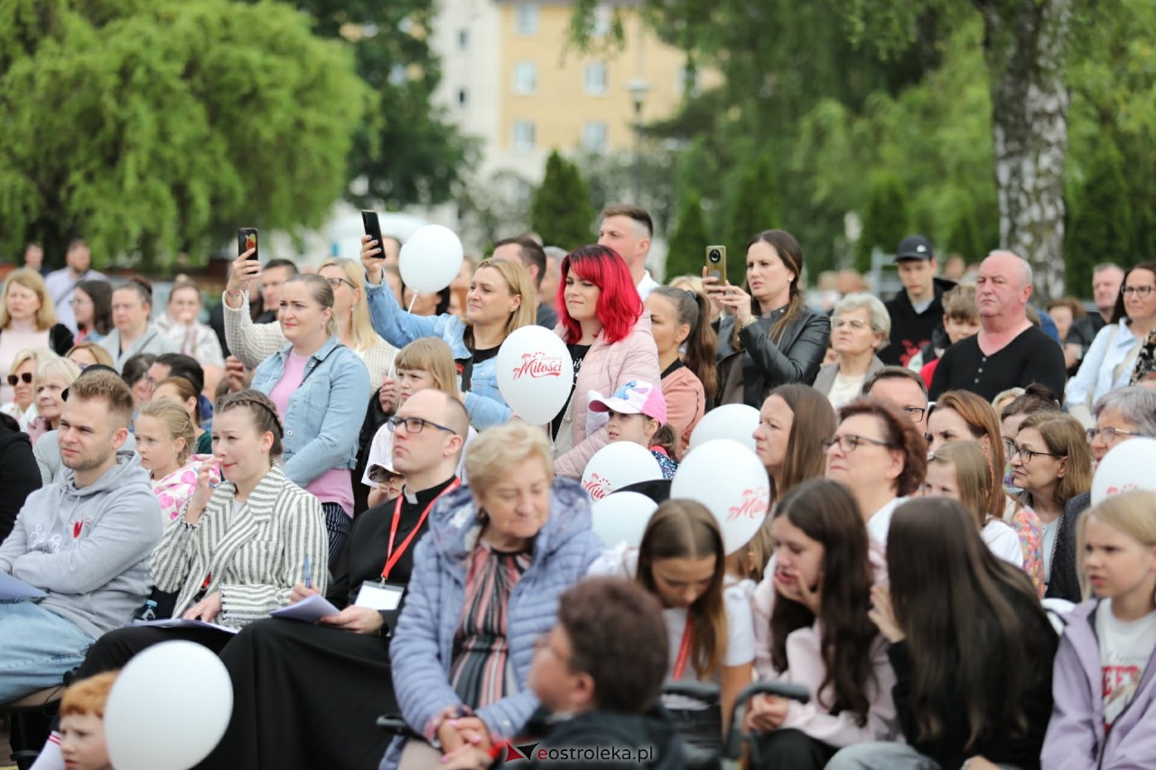 Zjednoczeni dla Miłości - Koncert Uwielbienia w Ostrołęce [04.06.2026] - zdjęcie #153 - eOstroleka.pl