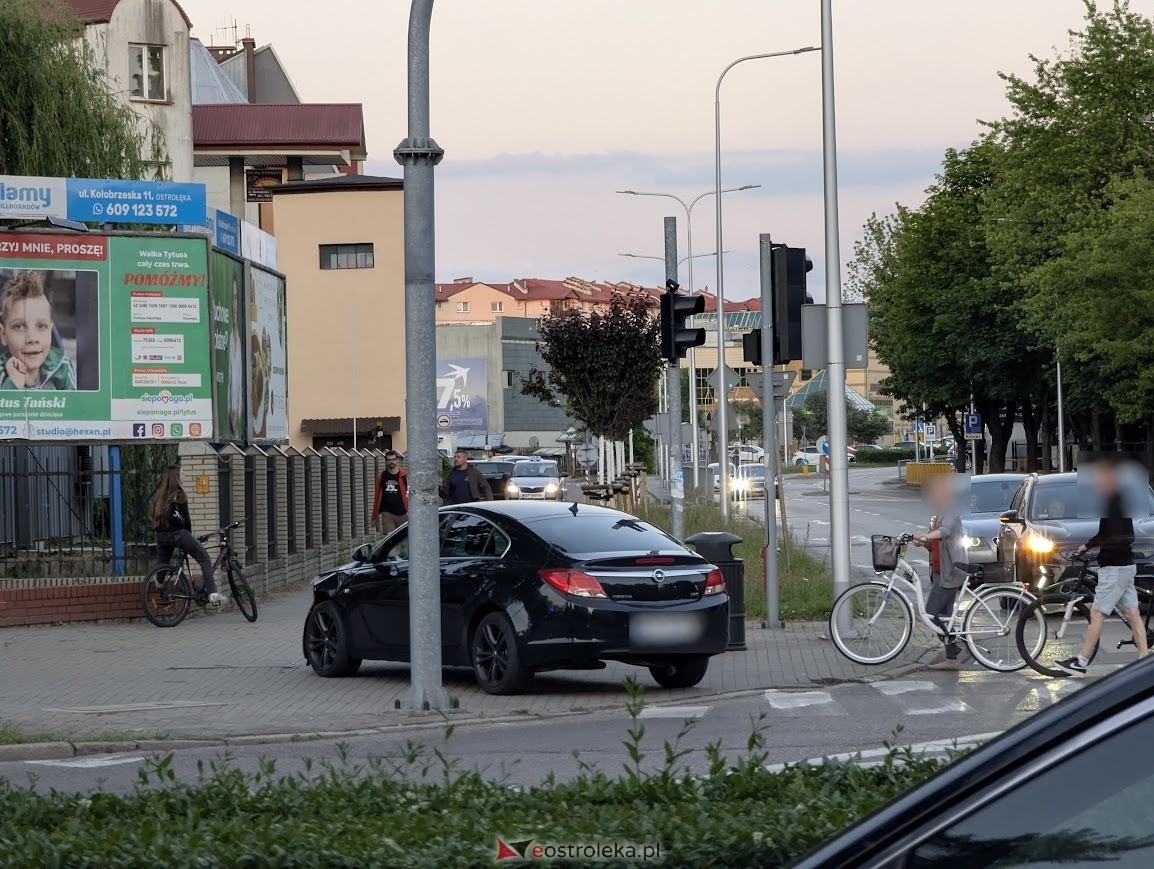 Kolizja na skrzyżowaniu Kopernika i Nila w Ostrołęce [08.06.2026] - zdjęcie #1 - eOstroleka.pl