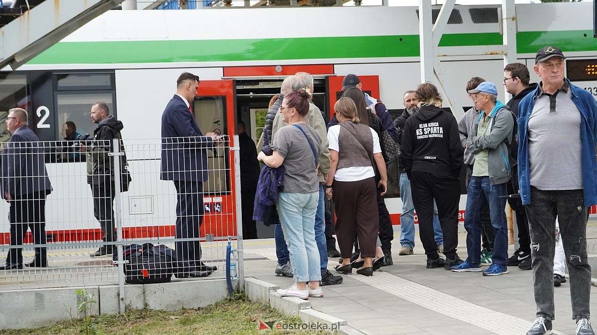 Donald Tusk w Ostrołęce. Inauguracja połączeń kolejowych Ostrołęka Łomża [13.06.2026] - zdjęcie #46 - eOstroleka.pl