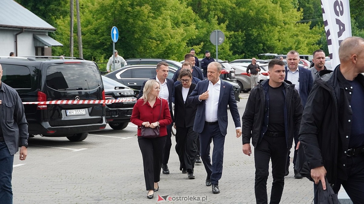 Donald Tusk w Ostrołęce. Inauguracja połączeń kolejowych Ostrołęka Łomża [13.06.2026] - zdjęcie #43 - eOstroleka.pl