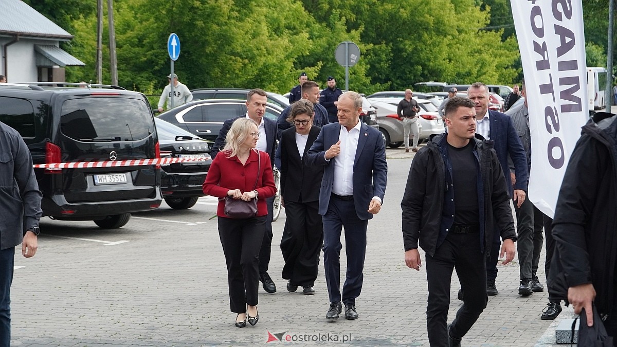 Donald Tusk w Ostrołęce. Inauguracja połączeń kolejowych Ostrołęka Łomża [13.06.2026] - zdjęcie #42 - eOstroleka.pl