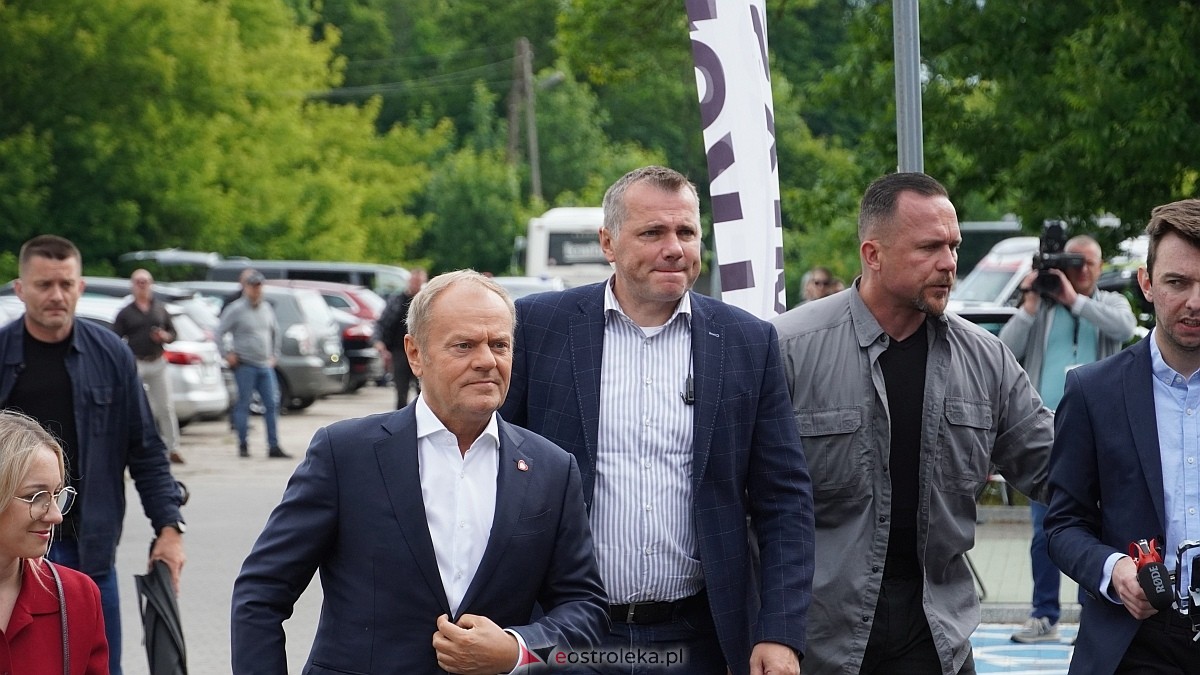 Donald Tusk w Ostrołęce. Inauguracja połączeń kolejowych Ostrołęka Łomża [13.06.2026] - zdjęcie #41 - eOstroleka.pl