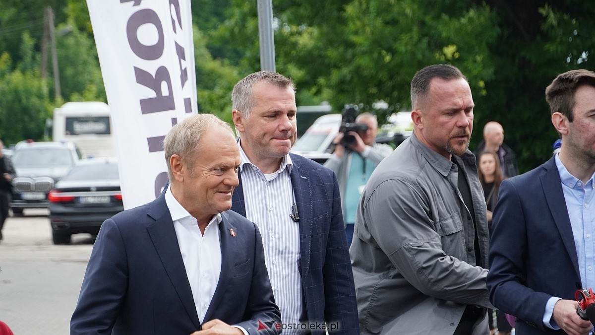 Donald Tusk w Ostrołęce. Inauguracja połączeń kolejowych Ostrołęka Łomża [13.06.2026] - zdjęcie #39 - eOstroleka.pl