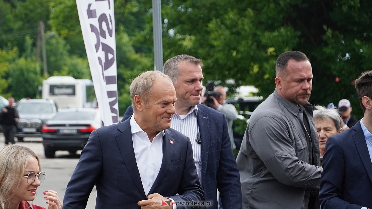 Donald Tusk w Ostrołęce. Inauguracja połączeń kolejowych Ostrołęka Łomża [13.06.2026] - zdjęcie #38 - eOstroleka.pl