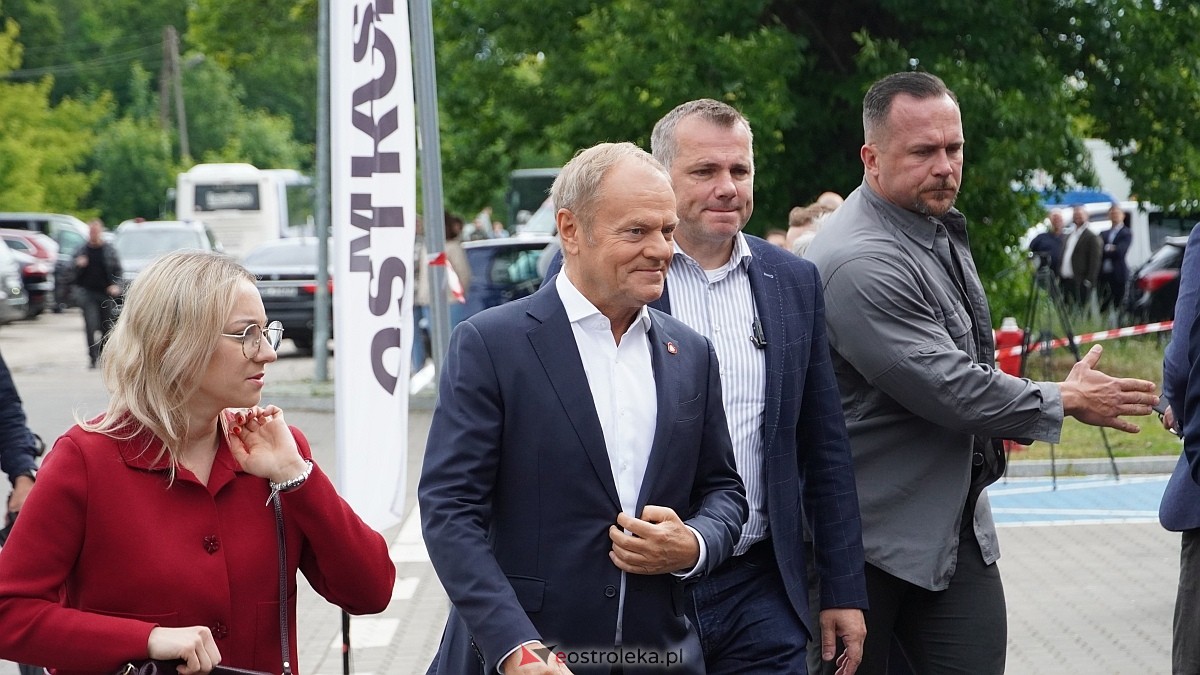 Donald Tusk w Ostrołęce. Inauguracja połączeń kolejowych Ostrołęka Łomża [13.06.2026] - zdjęcie #37 - eOstroleka.pl