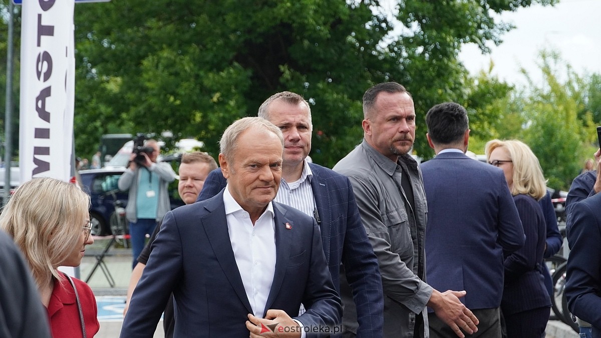 Donald Tusk w Ostrołęce. Inauguracja połączeń kolejowych Ostrołęka Łomża [13.06.2026] - zdjęcie #35 - eOstroleka.pl