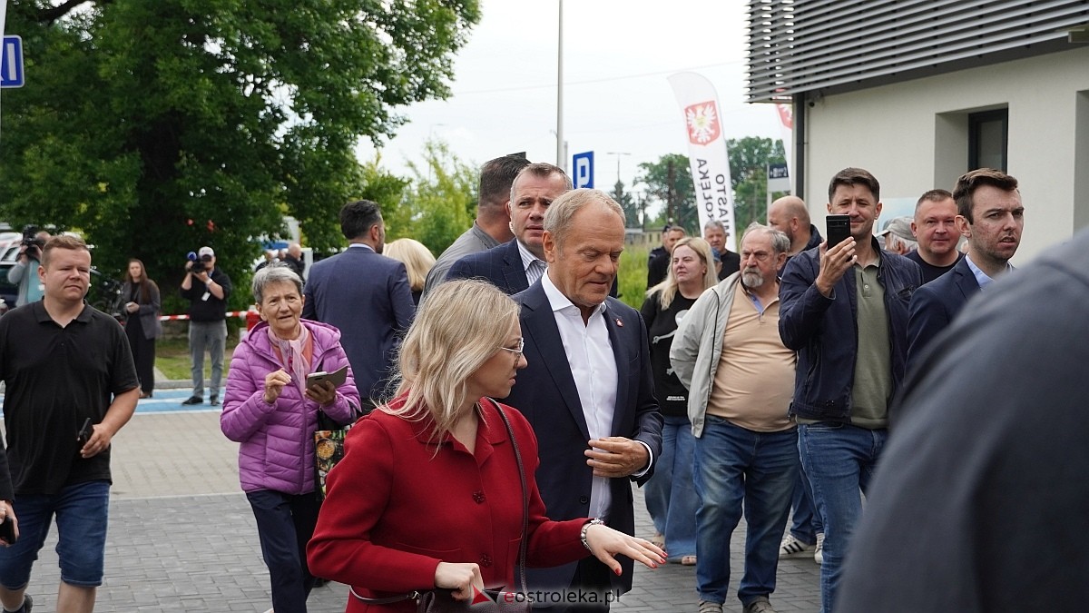 Donald Tusk w Ostrołęce. Inauguracja połączeń kolejowych Ostrołęka Łomża [13.06.2026] - zdjęcie #34 - eOstroleka.pl
