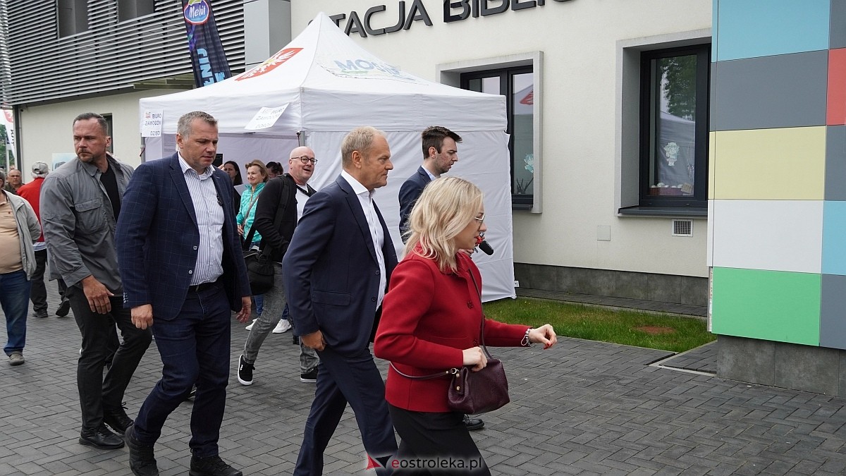 Donald Tusk w Ostrołęce. Inauguracja połączeń kolejowych Ostrołęka Łomża [13.06.2026] - zdjęcie #33 - eOstroleka.pl