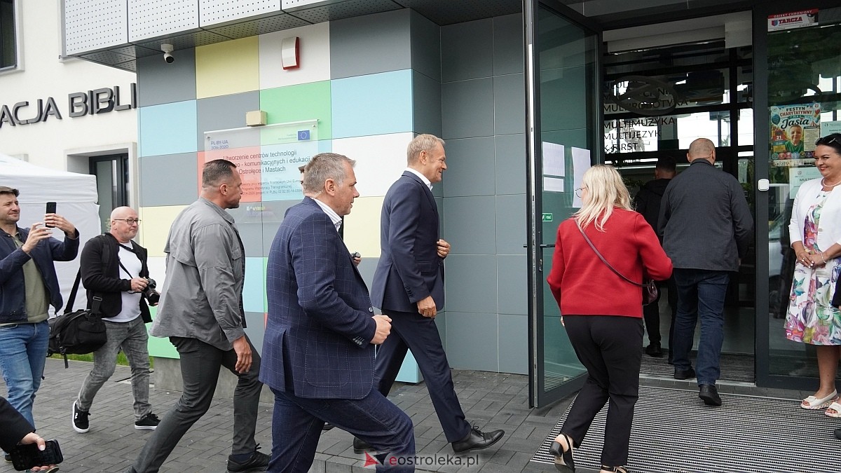 Donald Tusk w Ostrołęce. Inauguracja połączeń kolejowych Ostrołęka Łomża [13.06.2026] - zdjęcie #31 - eOstroleka.pl
