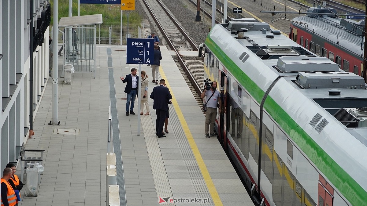 Donald Tusk w Ostrołęce. Inauguracja połączeń kolejowych Ostrołęka Łomża [13.06.2026] - zdjęcie #30 - eOstroleka.pl