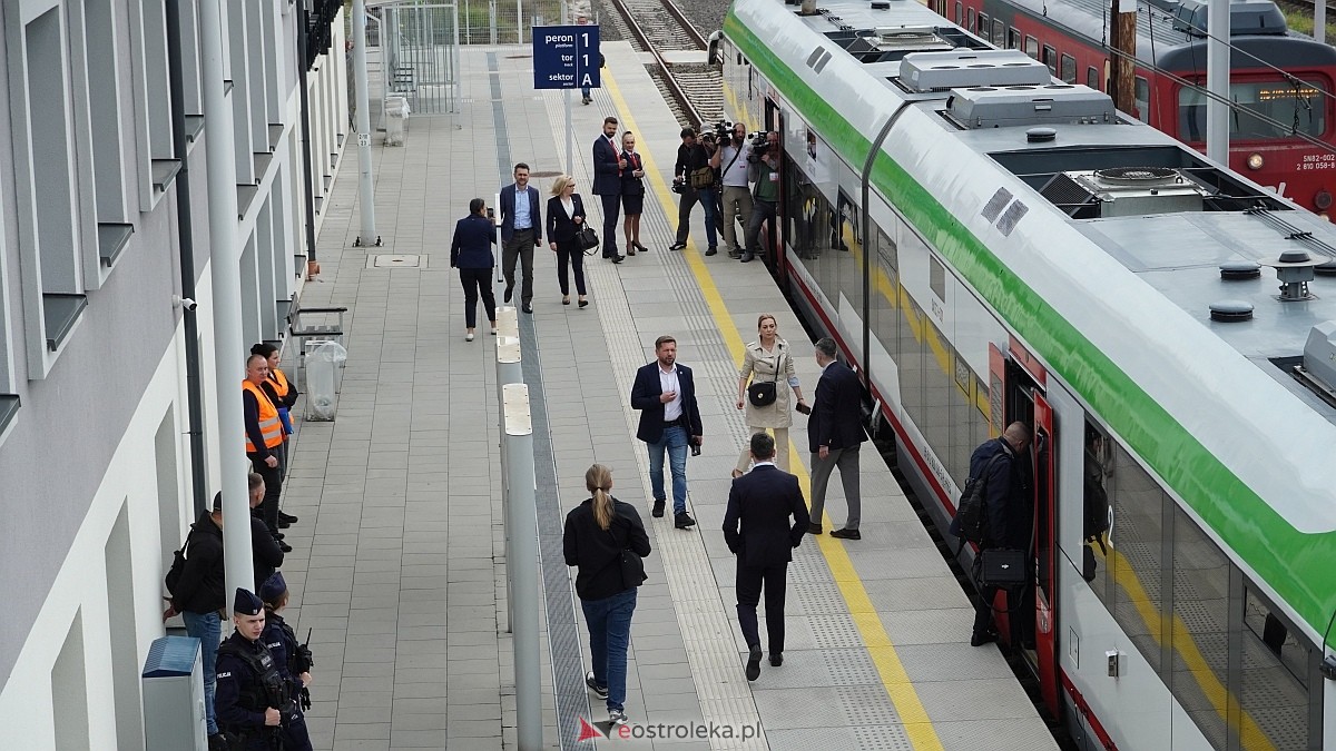 Donald Tusk w Ostrołęce. Inauguracja połączeń kolejowych Ostrołęka Łomża [13.06.2026] - zdjęcie #28 - eOstroleka.pl