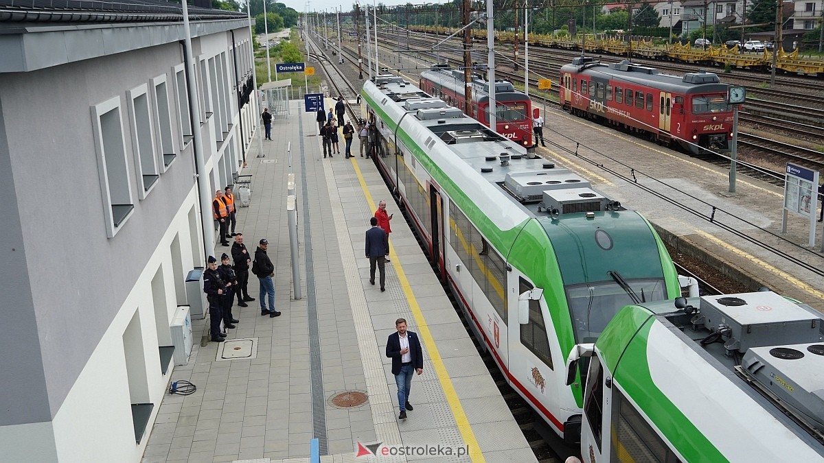 Donald Tusk w Ostrołęce. Inauguracja połączeń kolejowych Ostrołęka Łomża [13.06.2026] - zdjęcie #22 - eOstroleka.pl