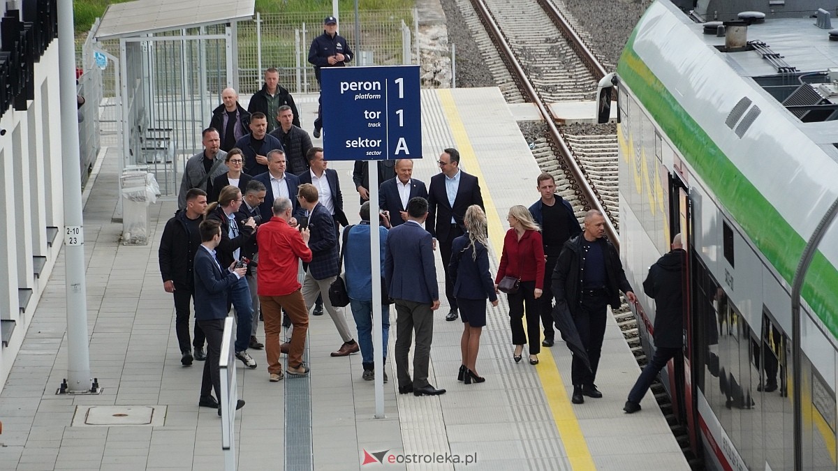 Donald Tusk w Ostrołęce. Inauguracja połączeń kolejowych Ostrołęka Łomża [13.06.2026] - zdjęcie #20 - eOstroleka.pl