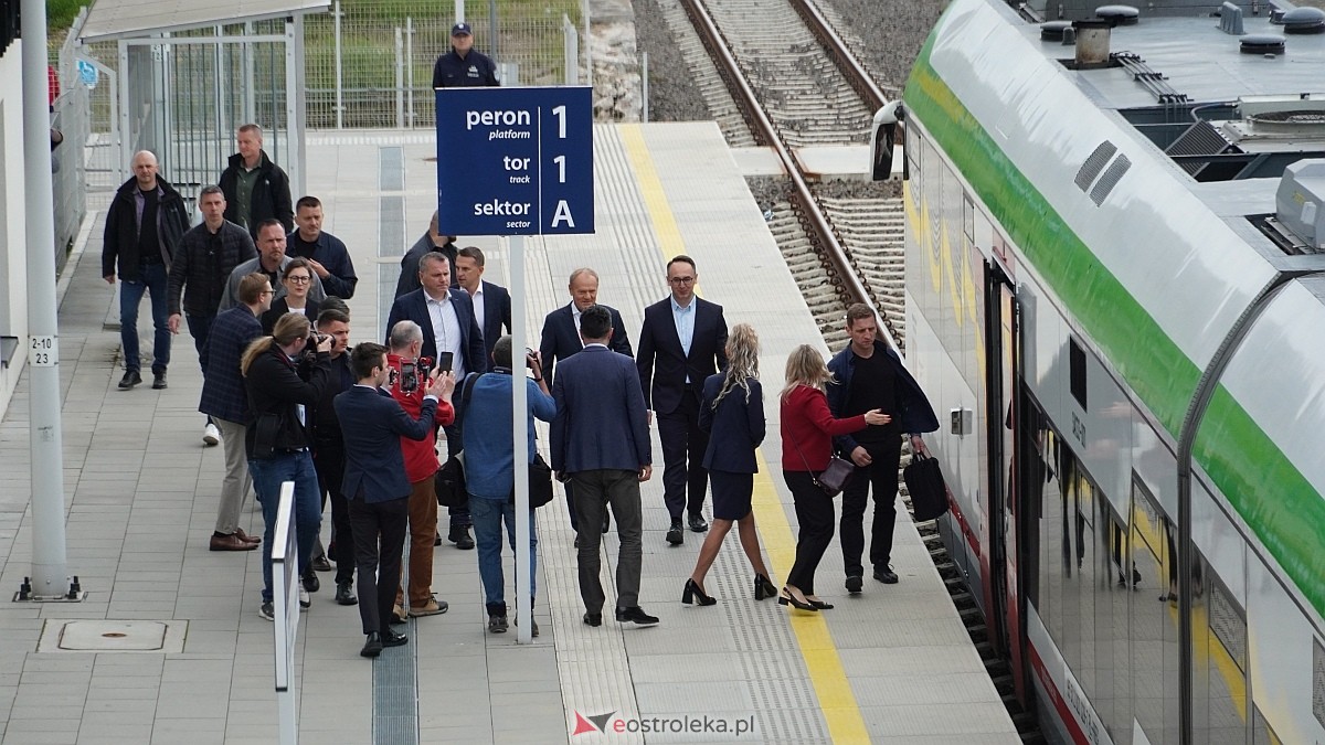 Donald Tusk w Ostrołęce. Inauguracja połączeń kolejowych Ostrołęka Łomża [13.06.2026] - zdjęcie #19 - eOstroleka.pl