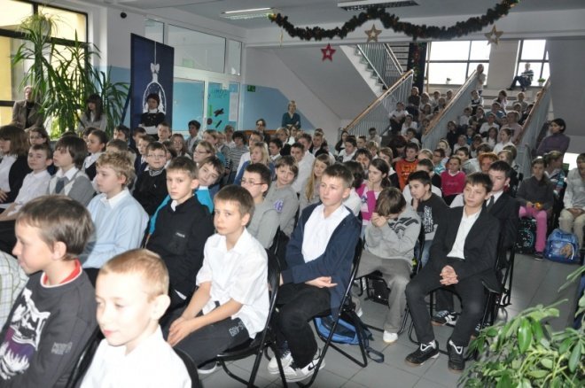 SP 10: Apel z okazji 30 rocznicy wprowadzenia w Polsce stanu wojennego [13.XII.2011] - zdjęcie #22 - eOstroleka.pl
