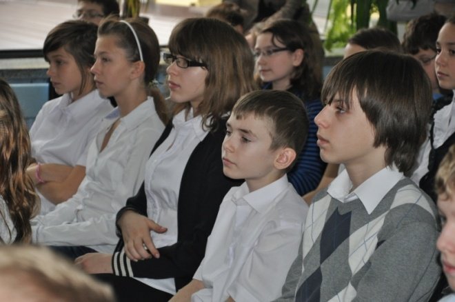 SP 10: Apel z okazji 30 rocznicy wprowadzenia w Polsce stanu wojennego [13.XII.2011] - zdjęcie #17 - eOstroleka.pl