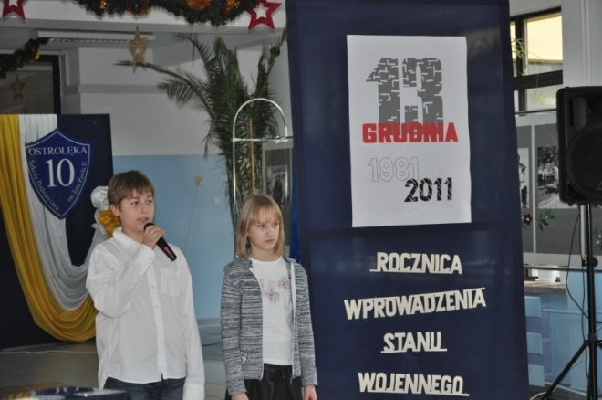 SP 10: Apel z okazji 30 rocznicy wprowadzenia w Polsce stanu wojennego [13.XII.2011] - zdjęcie #11 - eOstroleka.pl