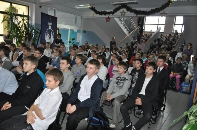 SP 10: Apel z okazji 30 rocznicy wprowadzenia w Polsce stanu wojennego [13.XII.2011] - zdjęcie #9 - eOstroleka.pl