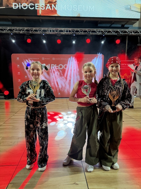 Grad medali dla Bez Wahania Dance Center. Ostrołęccy tancerze podbili Orlen Arenę w Płocku! - zdjęcie #18 - eOstroleka.pl