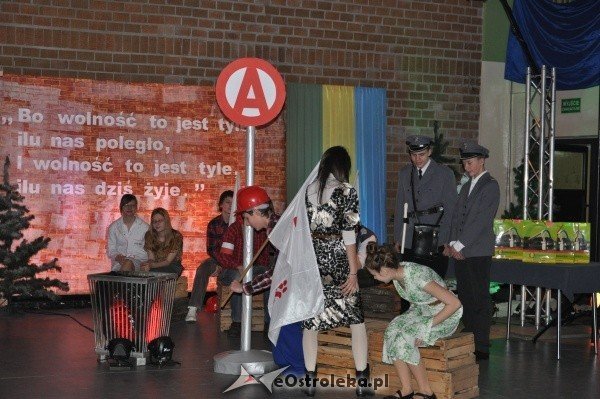 30 rocznica wprowadzenia stanu wojennego w polsce: Uroczystość w Gimnazjum nr 1 i msza w kościele Farnym [13.XII.2011] - zdjęcie #92 - eOstroleka.pl