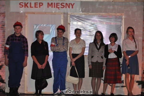 30 rocznica wprowadzenia stanu wojennego w polsce: Uroczystość w Gimnazjum nr 1 i msza w kościele Farnym [13.XII.2011] - zdjęcie #91 - eOstroleka.pl