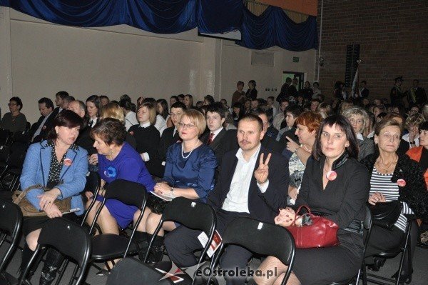 30 rocznica wprowadzenia stanu wojennego w polsce: Uroczystość w Gimnazjum nr 1 i msza w kościele Farnym [13.XII.2011] - zdjęcie #85 - eOstroleka.pl