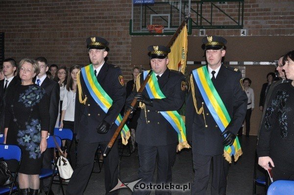 30 rocznica wprowadzenia stanu wojennego w polsce: Uroczystość w Gimnazjum nr 1 i msza w kościele Farnym [13.XII.2011] - zdjęcie #82 - eOstroleka.pl