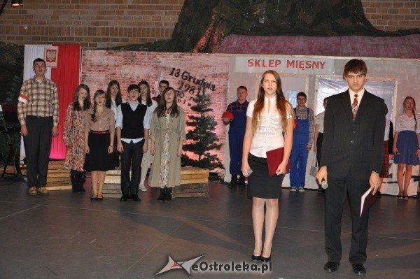 30 rocznica wprowadzenia stanu wojennego w polsce: Uroczystość w Gimnazjum nr 1 i msza w kościele Farnym [13.XII.2011] - zdjęcie #78 - eOstroleka.pl
