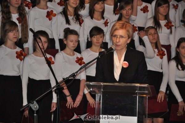 30 rocznica wprowadzenia stanu wojennego w polsce: Uroczystość w Gimnazjum nr 1 i msza w kościele Farnym [13.XII.2011] - zdjęcie #77 - eOstroleka.pl