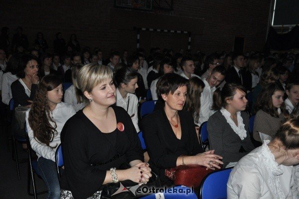 30 rocznica wprowadzenia stanu wojennego w polsce: Uroczystość w Gimnazjum nr 1 i msza w kościele Farnym [13.XII.2011] - zdjęcie #74 - eOstroleka.pl