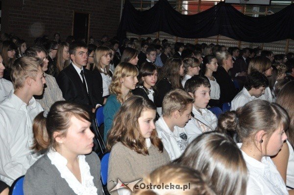 30 rocznica wprowadzenia stanu wojennego w polsce: Uroczystość w Gimnazjum nr 1 i msza w kościele Farnym [13.XII.2011] - zdjęcie #73 - eOstroleka.pl