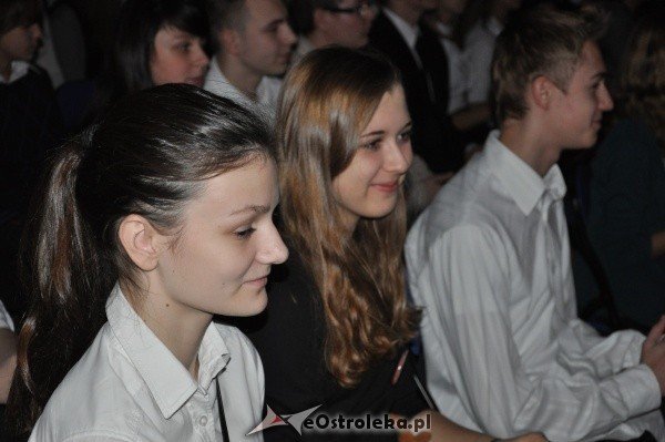 30 rocznica wprowadzenia stanu wojennego w polsce: Uroczystość w Gimnazjum nr 1 i msza w kościele Farnym [13.XII.2011] - zdjęcie #72 - eOstroleka.pl