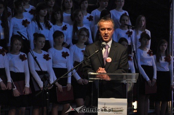 30 rocznica wprowadzenia stanu wojennego w polsce: Uroczystość w Gimnazjum nr 1 i msza w kościele Farnym [13.XII.2011] - zdjęcie #66 - eOstroleka.pl