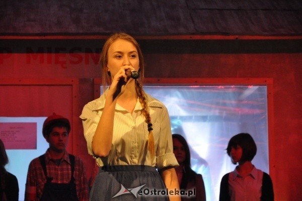 30 rocznica wprowadzenia stanu wojennego w polsce: Uroczystość w Gimnazjum nr 1 i msza w kościele Farnym [13.XII.2011] - zdjęcie #60 - eOstroleka.pl