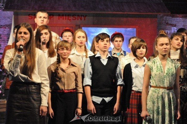 30 rocznica wprowadzenia stanu wojennego w polsce: Uroczystość w Gimnazjum nr 1 i msza w kościele Farnym [13.XII.2011] - zdjęcie #37 - eOstroleka.pl