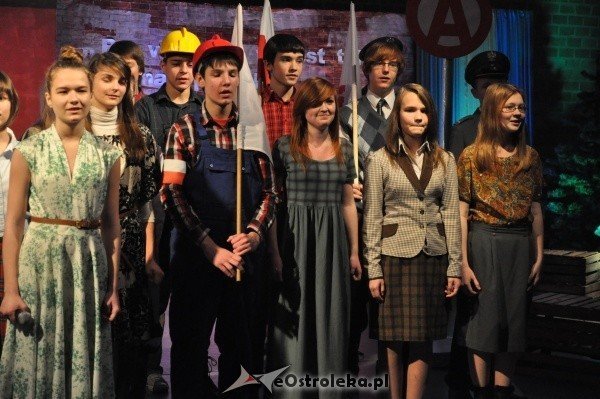 30 rocznica wprowadzenia stanu wojennego w polsce: Uroczystość w Gimnazjum nr 1 i msza w kościele Farnym [13.XII.2011] - zdjęcie #36 - eOstroleka.pl