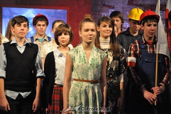 30 rocznica wprowadzenia stanu wojennego w polsce: Uroczystość w Gimnazjum nr 1 i msza w kościele Farnym [13.XII.2011] - zdjęcie #35 - eOstroleka.pl