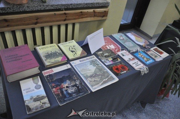 30 rocznica wprowadzenia stanu wojennego w polsce: Uroczystość w Gimnazjum nr 1 i msza w kościele Farnym [13.XII.2011] - zdjęcie #27 - eOstroleka.pl