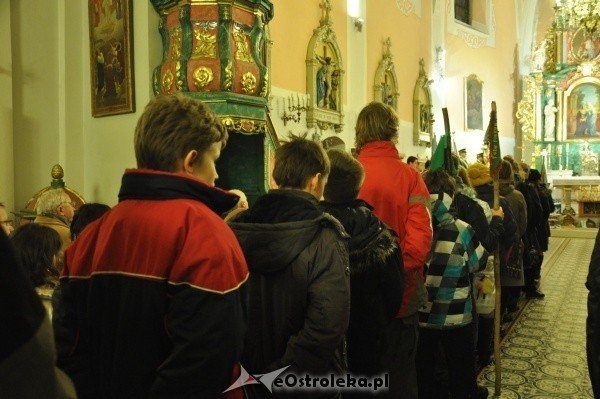 30 rocznica wprowadzenia stanu wojennego w polsce: Uroczystość w Gimnazjum nr 1 i msza w kościele Farnym [13.XII.2011] - zdjęcie #23 - eOstroleka.pl