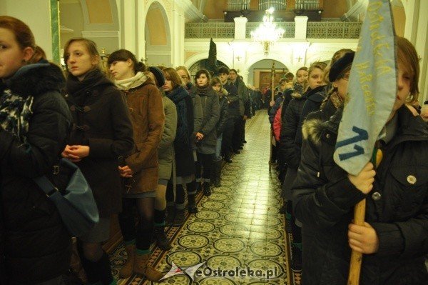 30 rocznica wprowadzenia stanu wojennego w polsce: Uroczystość w Gimnazjum nr 1 i msza w kościele Farnym [13.XII.2011] - zdjęcie #22 - eOstroleka.pl