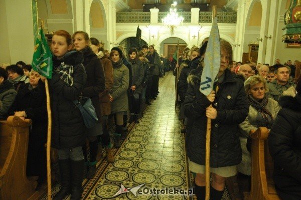 30 rocznica wprowadzenia stanu wojennego w polsce: Uroczystość w Gimnazjum nr 1 i msza w kościele Farnym [13.XII.2011] - zdjęcie #18 - eOstroleka.pl
