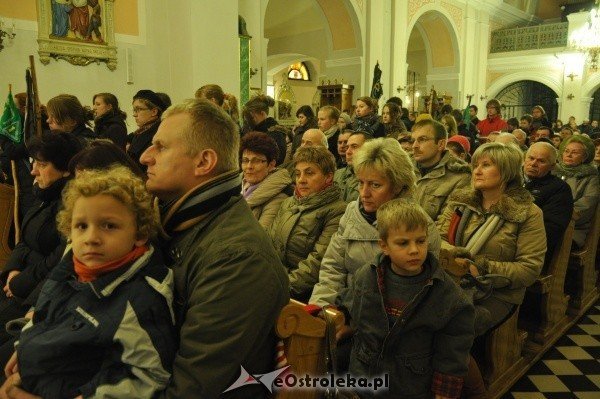 30 rocznica wprowadzenia stanu wojennego w polsce: Uroczystość w Gimnazjum nr 1 i msza w kościele Farnym [13.XII.2011] - zdjęcie #17 - eOstroleka.pl