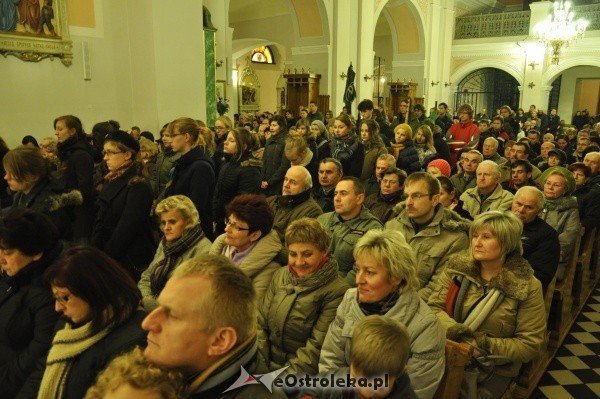 30 rocznica wprowadzenia stanu wojennego w polsce: Uroczystość w Gimnazjum nr 1 i msza w kościele Farnym [13.XII.2011] - zdjęcie #16 - eOstroleka.pl