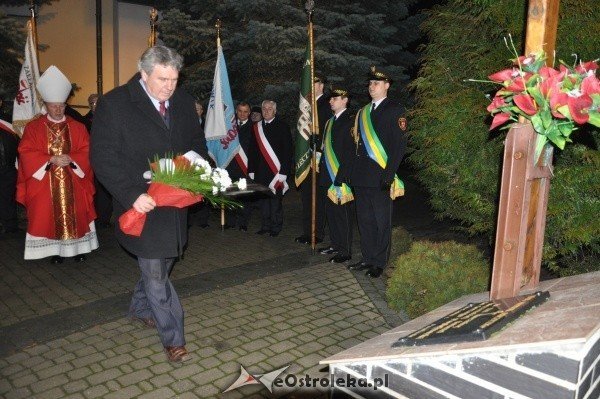 30 rocznica wprowadzenia stanu wojennego w polsce: Uroczystość w Gimnazjum nr 1 i msza w kościele Farnym [13.XII.2011] - zdjęcie #10 - eOstroleka.pl