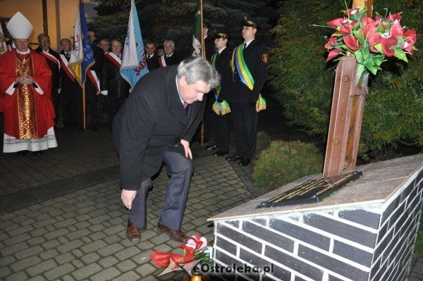 30 rocznica wprowadzenia stanu wojennego w polsce: Uroczystość w Gimnazjum nr 1 i msza w kościele Farnym [13.XII.2011] - zdjęcie #9 - eOstroleka.pl