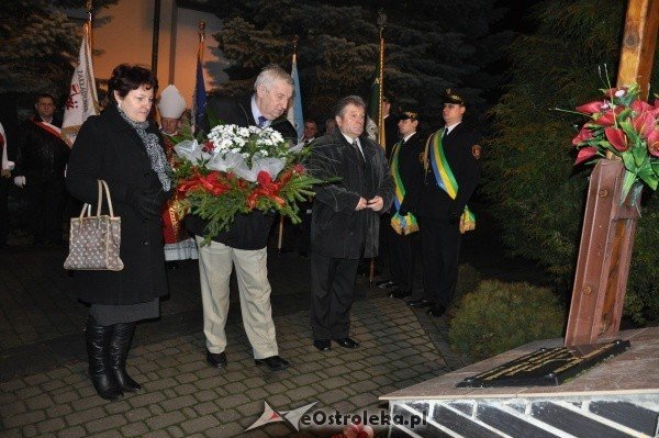 30 rocznica wprowadzenia stanu wojennego w polsce: Uroczystość w Gimnazjum nr 1 i msza w kościele Farnym [13.XII.2011] - zdjęcie #8 - eOstroleka.pl