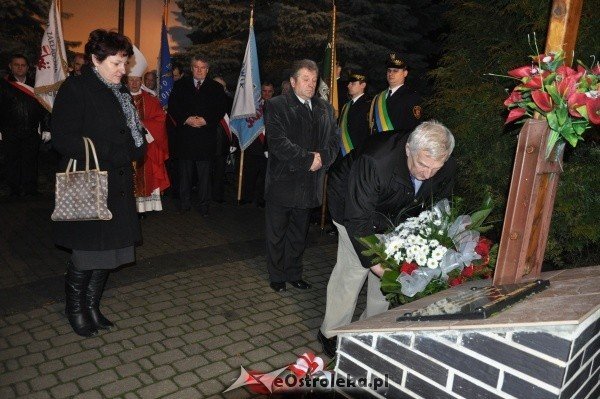 30 rocznica wprowadzenia stanu wojennego w polsce: Uroczystość w Gimnazjum nr 1 i msza w kościele Farnym [13.XII.2011] - zdjęcie #7 - eOstroleka.pl