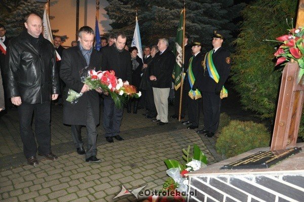30 rocznica wprowadzenia stanu wojennego w polsce: Uroczystość w Gimnazjum nr 1 i msza w kościele Farnym [13.XII.2011] - zdjęcie #6 - eOstroleka.pl